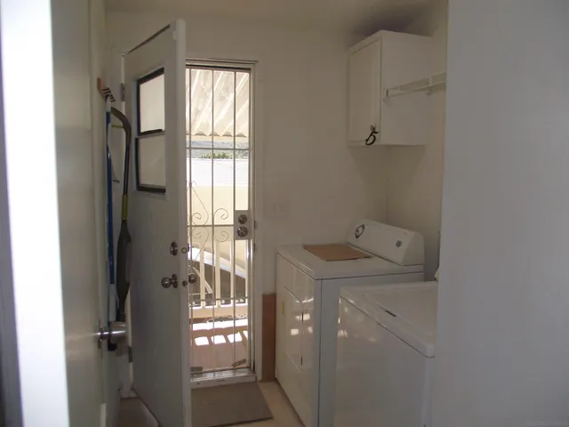 a view of utility room