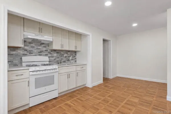 $179,000 | 1197 East Broadway, Unit K11, Hewlett, NY 11557