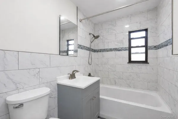 $179,000 | 1197 East Broadway, Unit K11, Hewlett, NY 11557