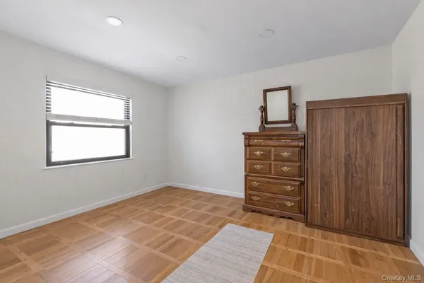 $179,000 | 1197 East Broadway, Unit K11, Hewlett, NY 11557