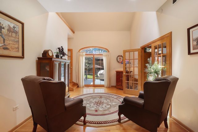 420 Timber Ridge Drive Bartlett, IL 60103 - Photo 9 of 23 a living room with furniture and a large window