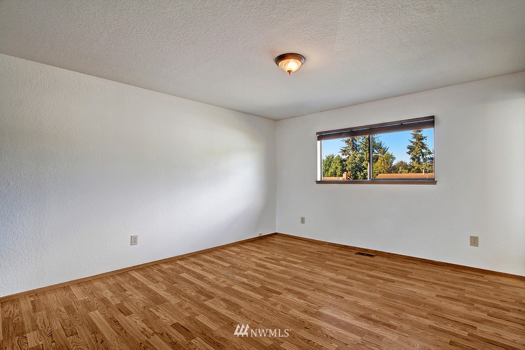 2809 Northeast 23rd Place Renton, WA 98056 - Photo 8 of 19