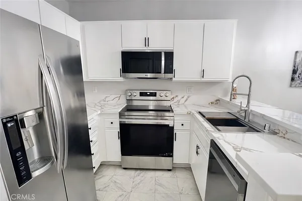 $549,000 | 2456 Pleasant Way, Unit A, Thousand Oaks, CA 91362