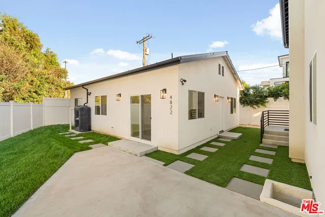 a view of empty room with a kitchen