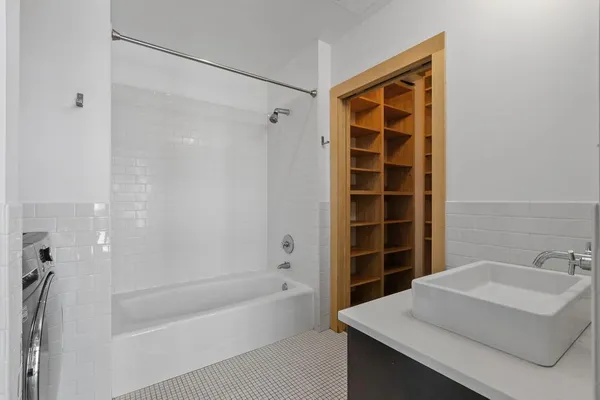 $2,495 | 345 North 6th Avenue, Unit 406, Minneapolis, MN 55401