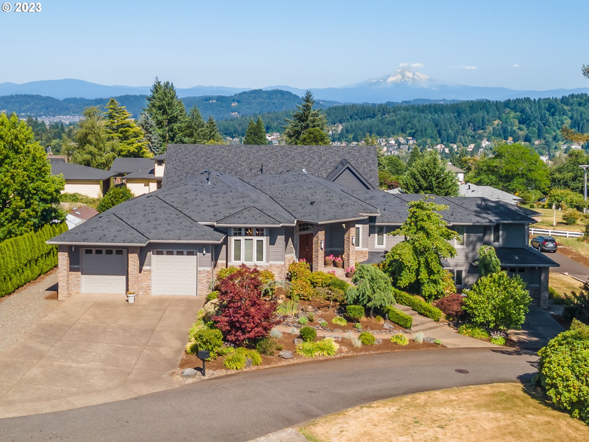 12169 Southeast Ridgecrest Road Happy Valley, OR 97086 - Photo 2 of 40 Gallery Image 2