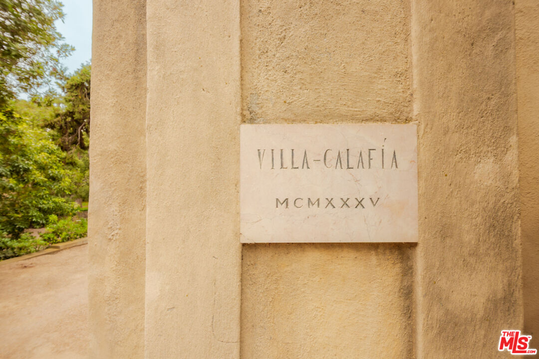 405 Toro Canyon Road Carpinteria, CA 93013 - Photo 4 of 75