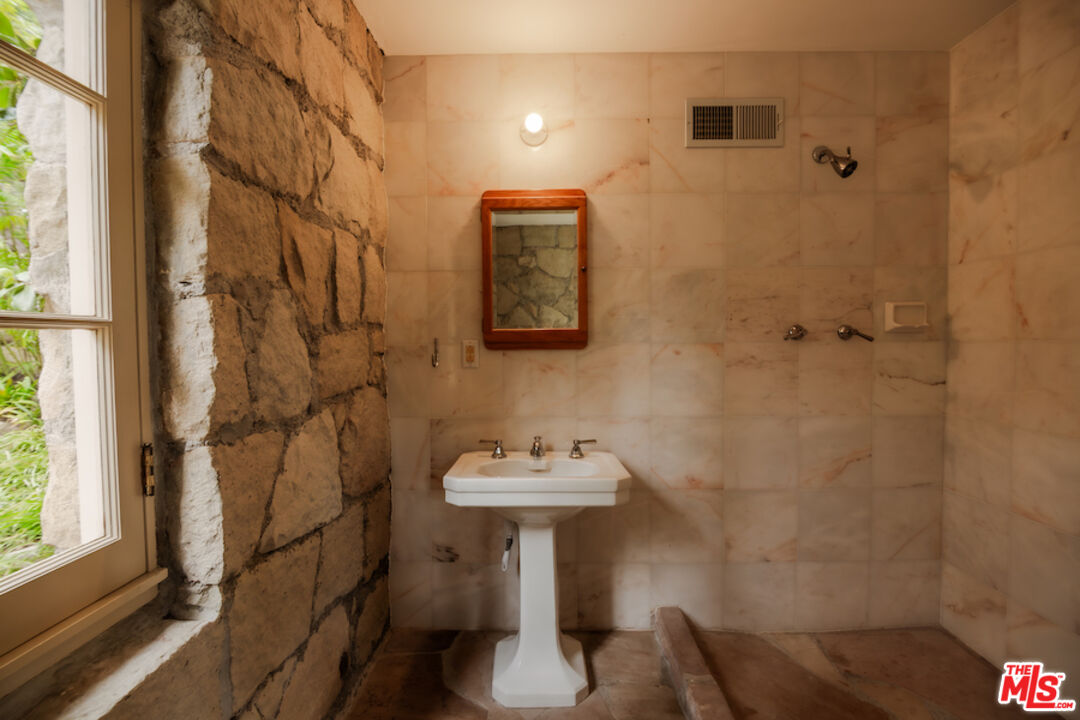 405 Toro Canyon Road Carpinteria, CA 93013 - Photo 48 of 75