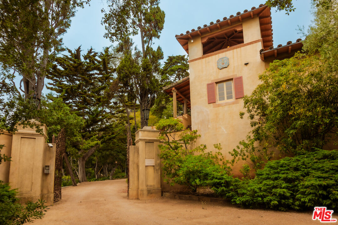 405 Toro Canyon Road Carpinteria, CA 93013 - Photo 5 of 75