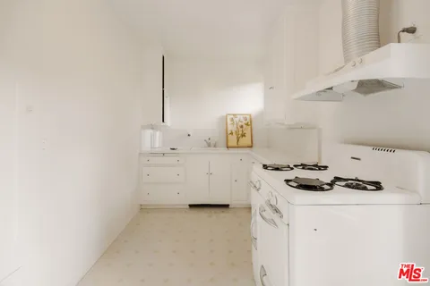 $14,500,000 | 405 Toro Canyon Road, Carpinteria, CA 93013