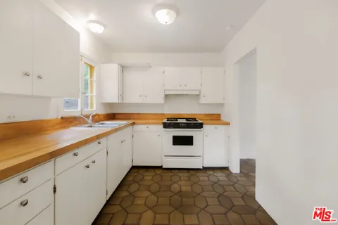 $14,500,000 | 405 Toro Canyon Road, Carpinteria, CA 93013