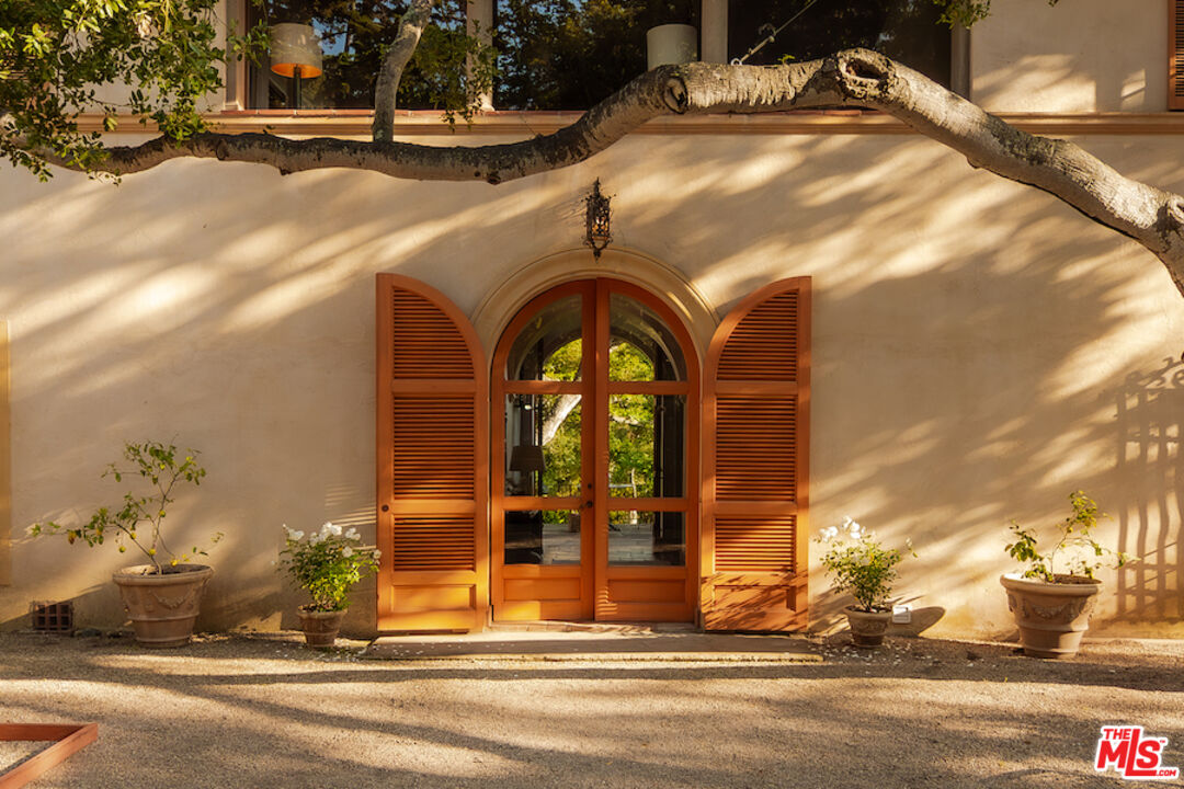 405 Toro Canyon Road Carpinteria, CA 93013 - Photo 6 of 75