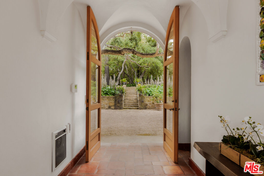 405 Toro Canyon Road Carpinteria, CA 93013 - Photo 7 of 75