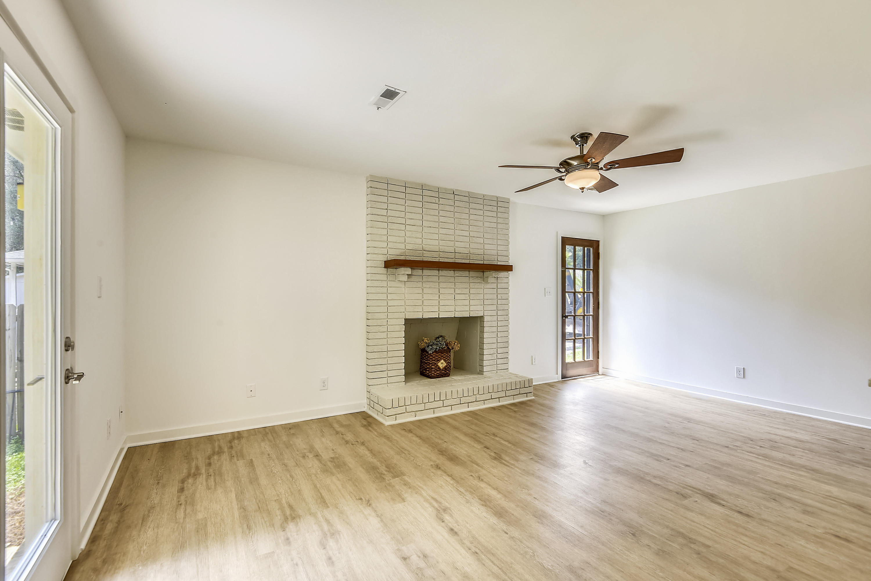 419 Grouse Road Summerville, SC 29485 - Photo 14 of 31 Main Level-Family Room-DSC0288