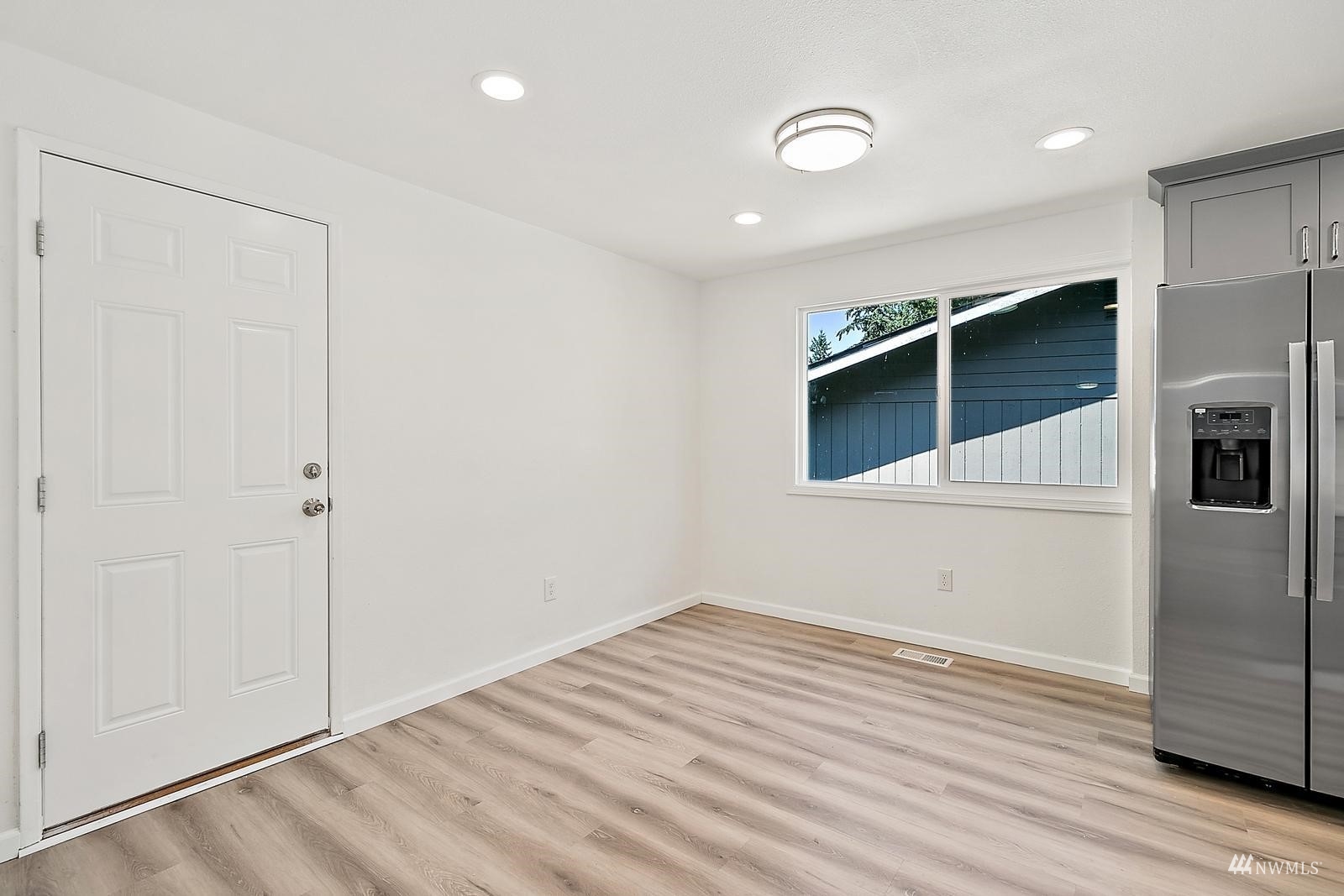 33330 29th Place Southwest Federal Way, WA 98023 - Photo 17 of 37 a view of empty room with wooden floor