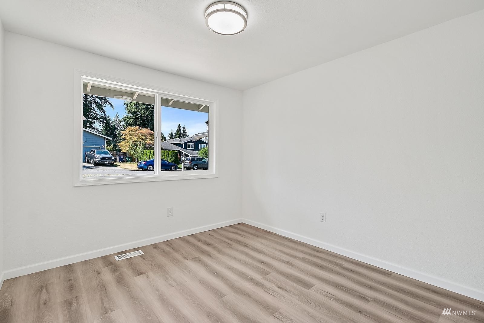 33330 29th Place Southwest Federal Way, WA 98023 - Photo 20 of 37 a view of empty room with window and wooden floor