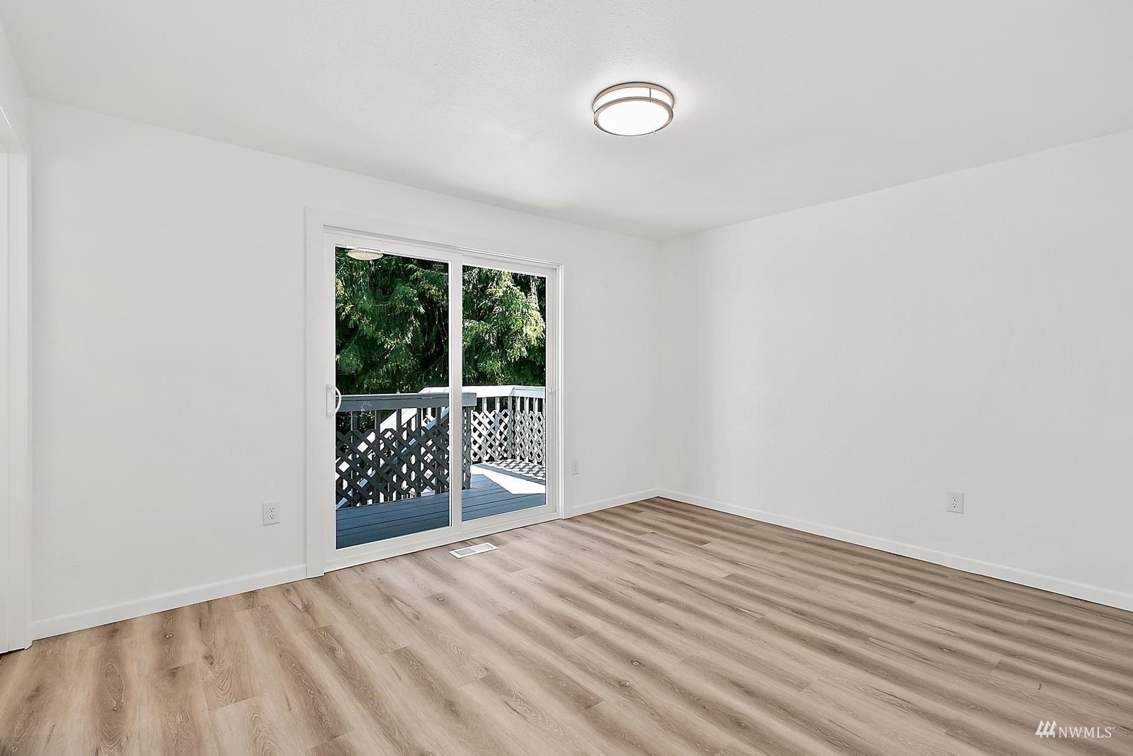 33330 29th Place Southwest Federal Way, WA 98023 - Photo 24 of 37 an empty room with wooden floor and windows
