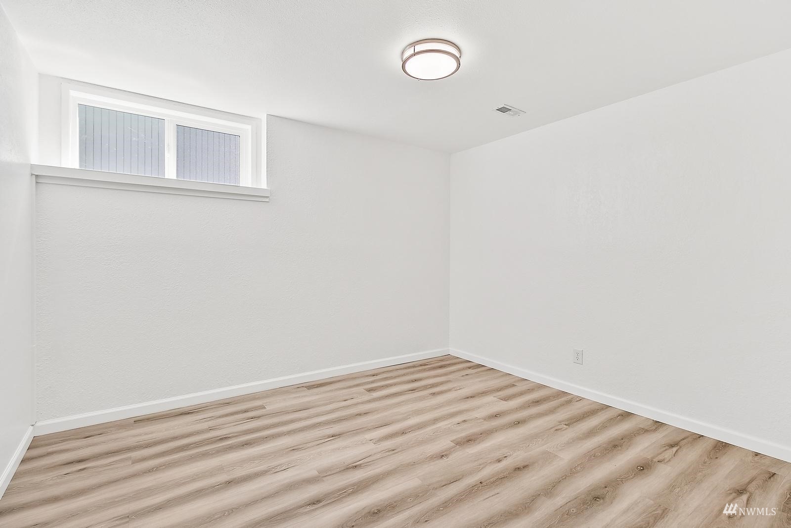 33330 29th Place Southwest Federal Way, WA 98023 - Photo 33 of 37 a view of a room with wooden floor and white walls