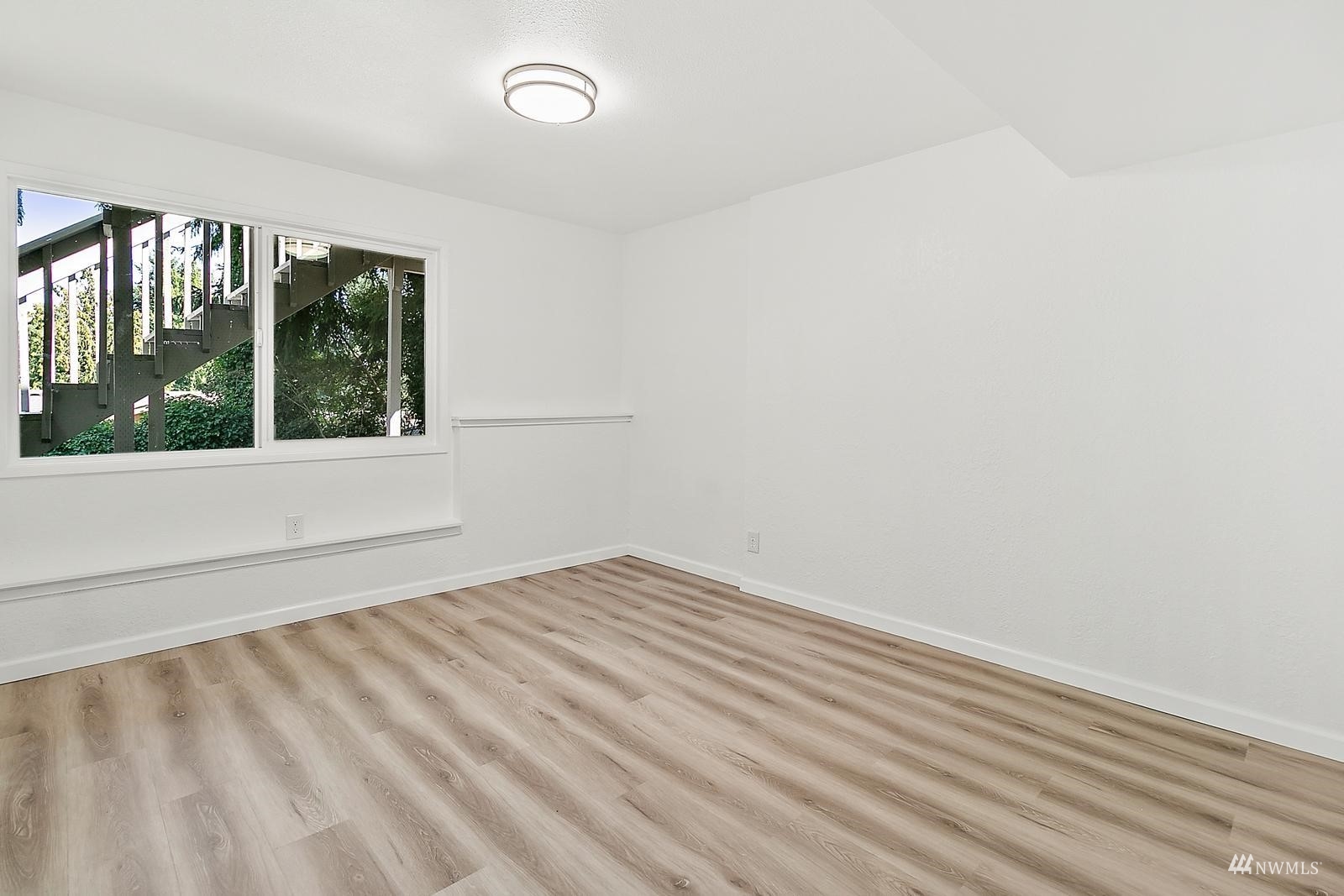 33330 29th Place Southwest Federal Way, WA 98023 - Photo 34 of 37 a view of an empty room with a window