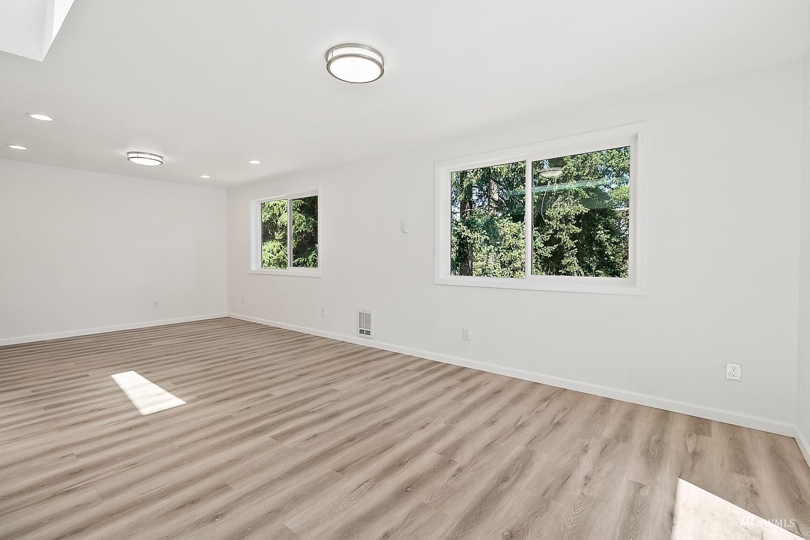 33330 29th Place Southwest Federal Way, WA 98023 - Photo 10 of 37 an empty room with wooden floor and windows
