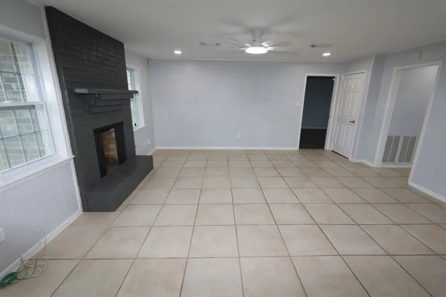 $2,000 | 12615 Huntington Venture Drive, Houston, TX 77099