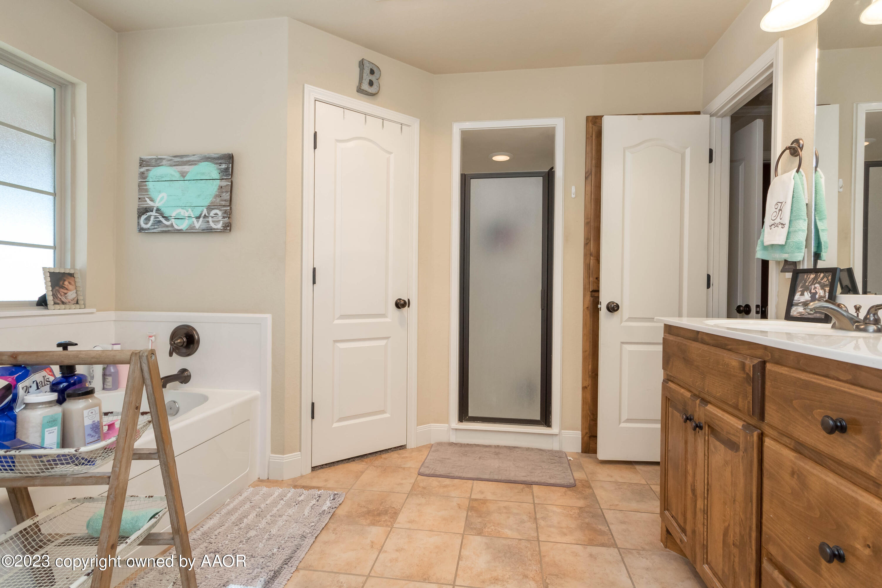 5802 South Rusk Street Amarillo, TX 79118 - Photo 11 of 17 a bathroom with a tub sink and mirror