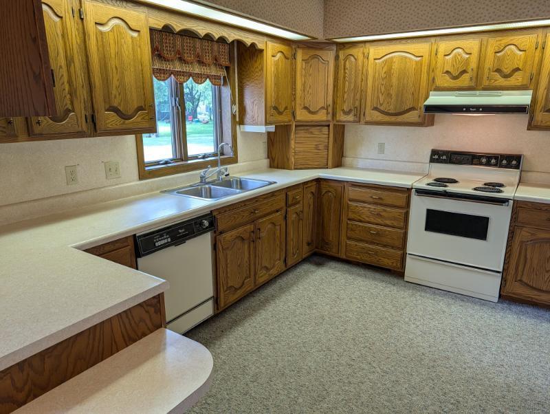 600 8th Street Southwest Wells, MN 56097 - Photo 10 of 34