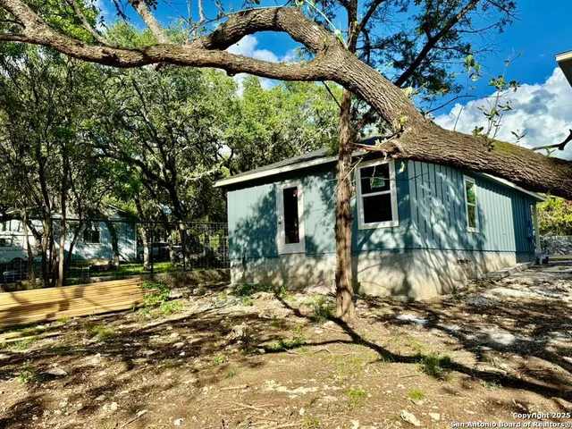 $1,550 | 709 Burr Oak Lane, Canyon Lake, TX 78133