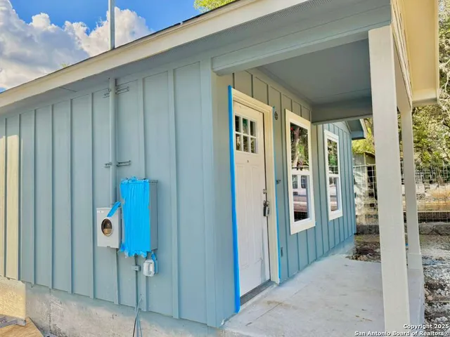 $1,550 | 709 Burr Oak Lane, Canyon Lake, TX 78133