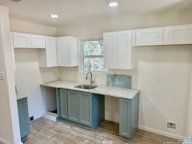 $1,550 | 709 Burr Oak Lane, Canyon Lake, TX 78133