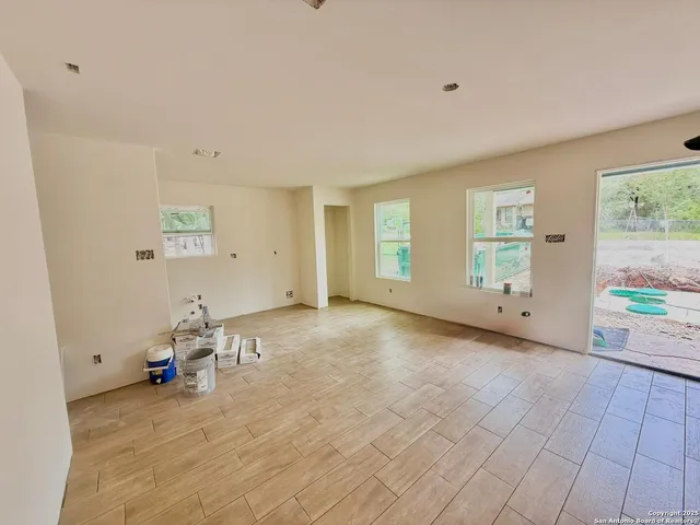 $1,550 | 709 Burr Oak Lane, Canyon Lake, TX 78133