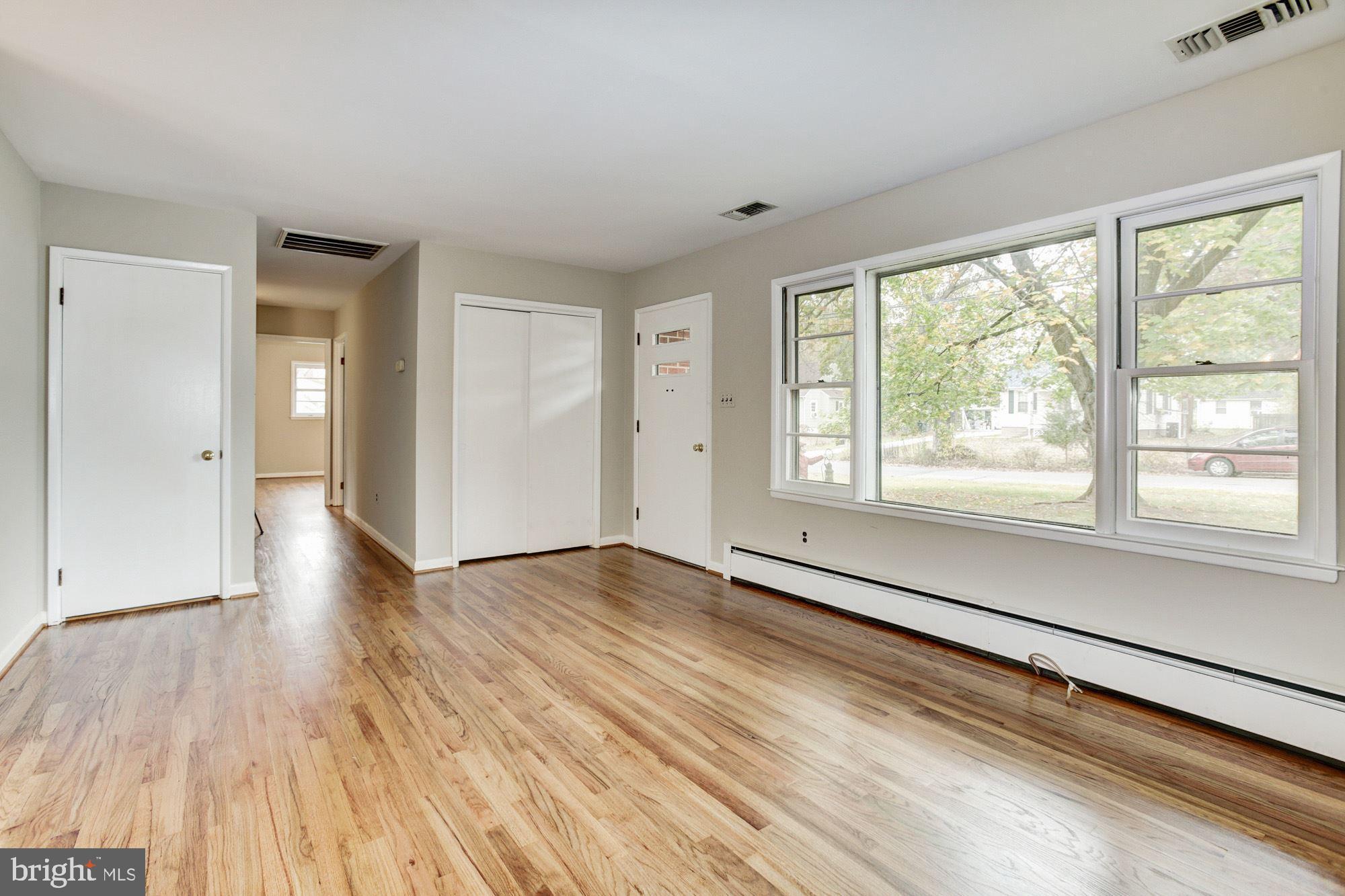 15611 Haynes Road Laurel, MD 20707 - Photo 4 of 26 Living Room