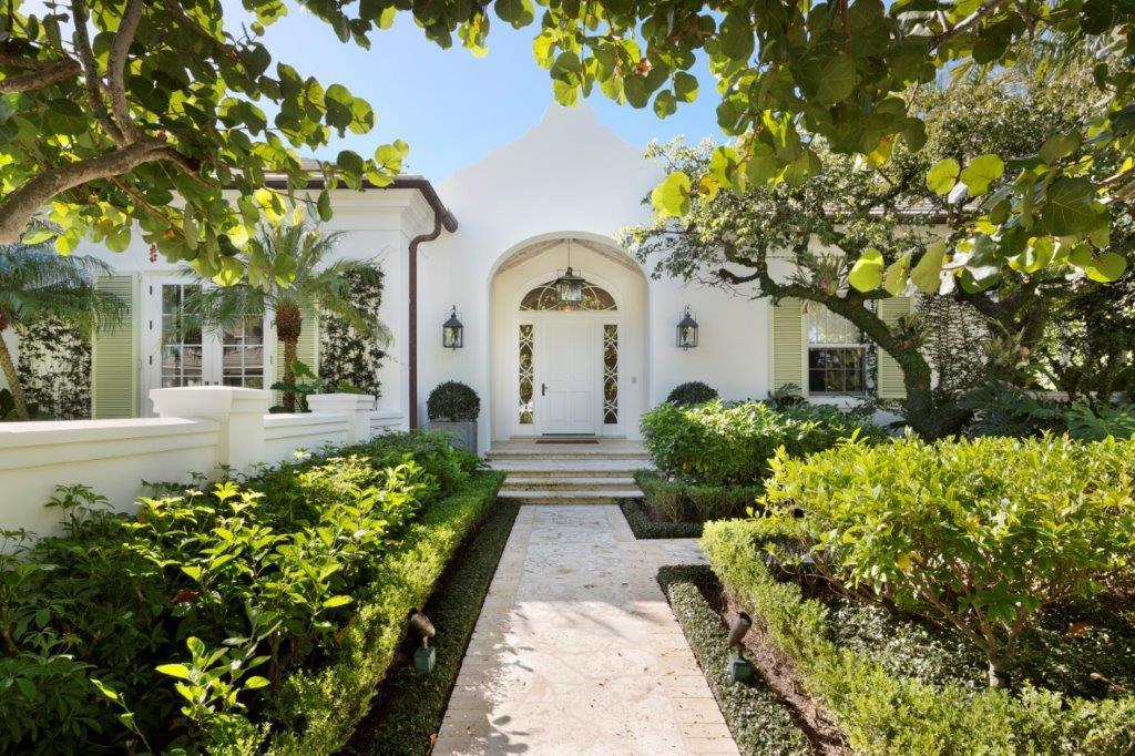 324 Garden Road Palm Beach, FL 33480 - Photo 2 of 26 FRONT EXTERIOR