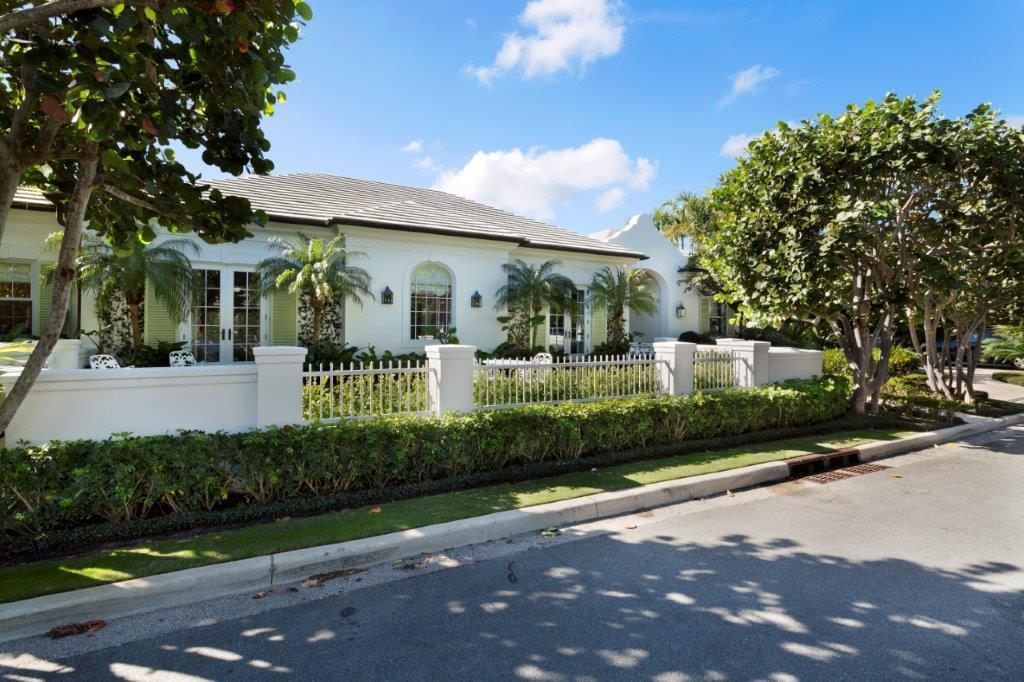 324 Garden Road Palm Beach, FL 33480 - Photo 3 of 26 FRONT