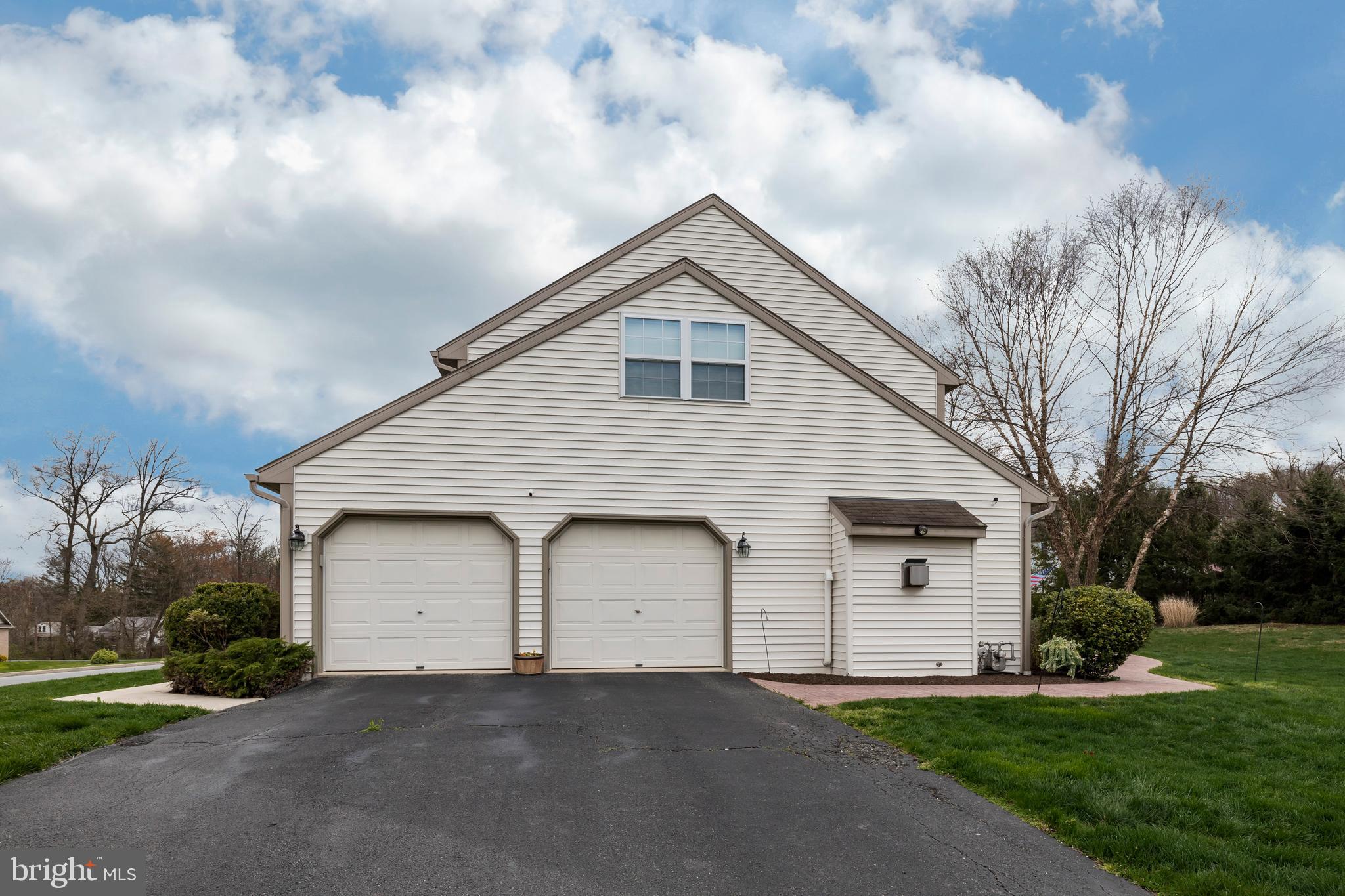 42 Cherrytree Lane Pottstown, PA 19464 - Photo 3 of 36