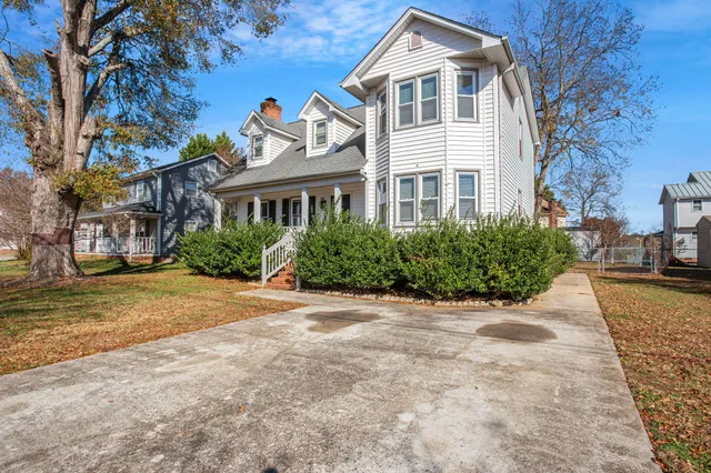 $289,000 | 1703 Crestview Road, Easley, SC 29642