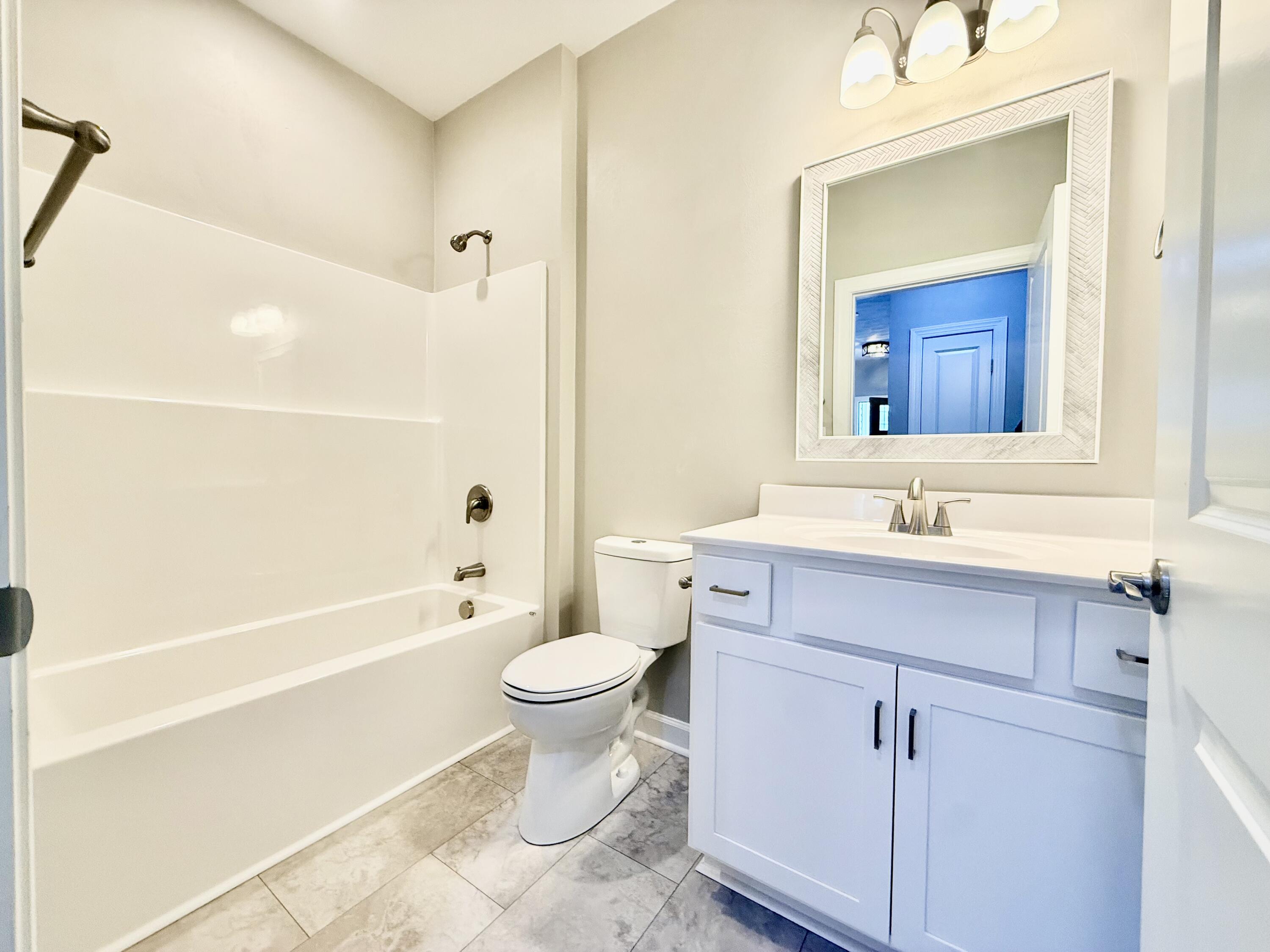 5185 Cove Road Roanoke, VA 24019 - Photo 6 of 18 a bathroom with a sink a toilet and bathtub