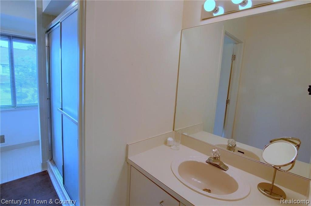 569 Victoria Court Rochester Hills, MI 48307 - Photo 19 of 31
