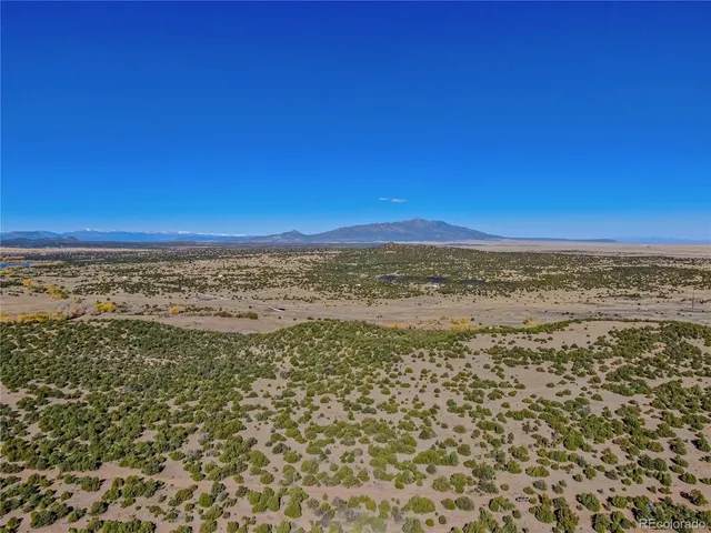 a view of a pathway with a yard
