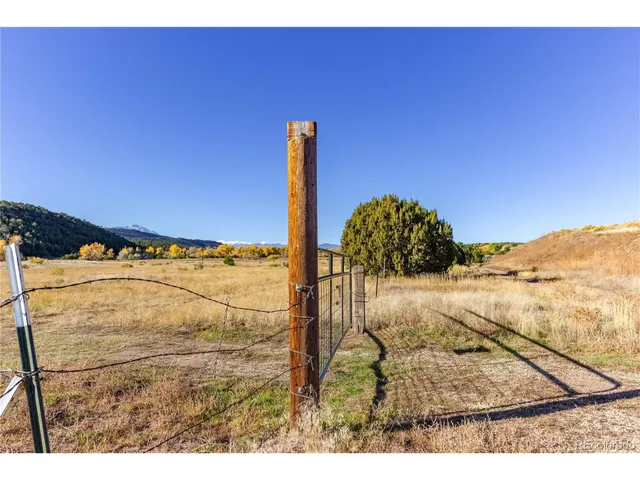 a view of an outdoor space