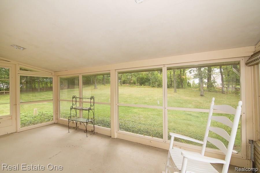 809 Brantford Road Rochester, MI 48306 - Photo 11 of 32 _OL_0038_Brantford_W012.jpg