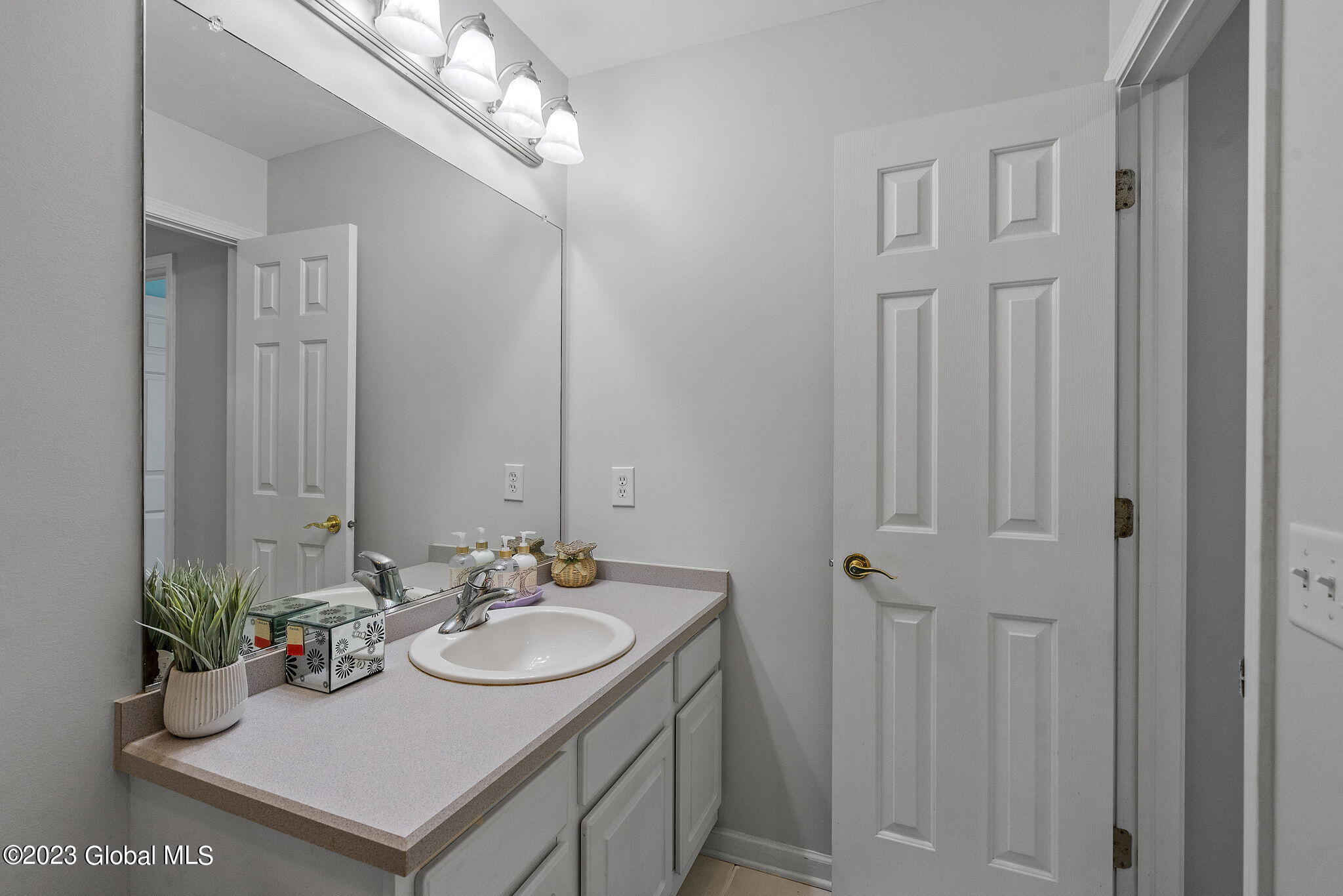 28 Rustyville Road Colonie, NY 12211 - Photo 30 of 40 70-web-or-mls-28-rustyville-rd