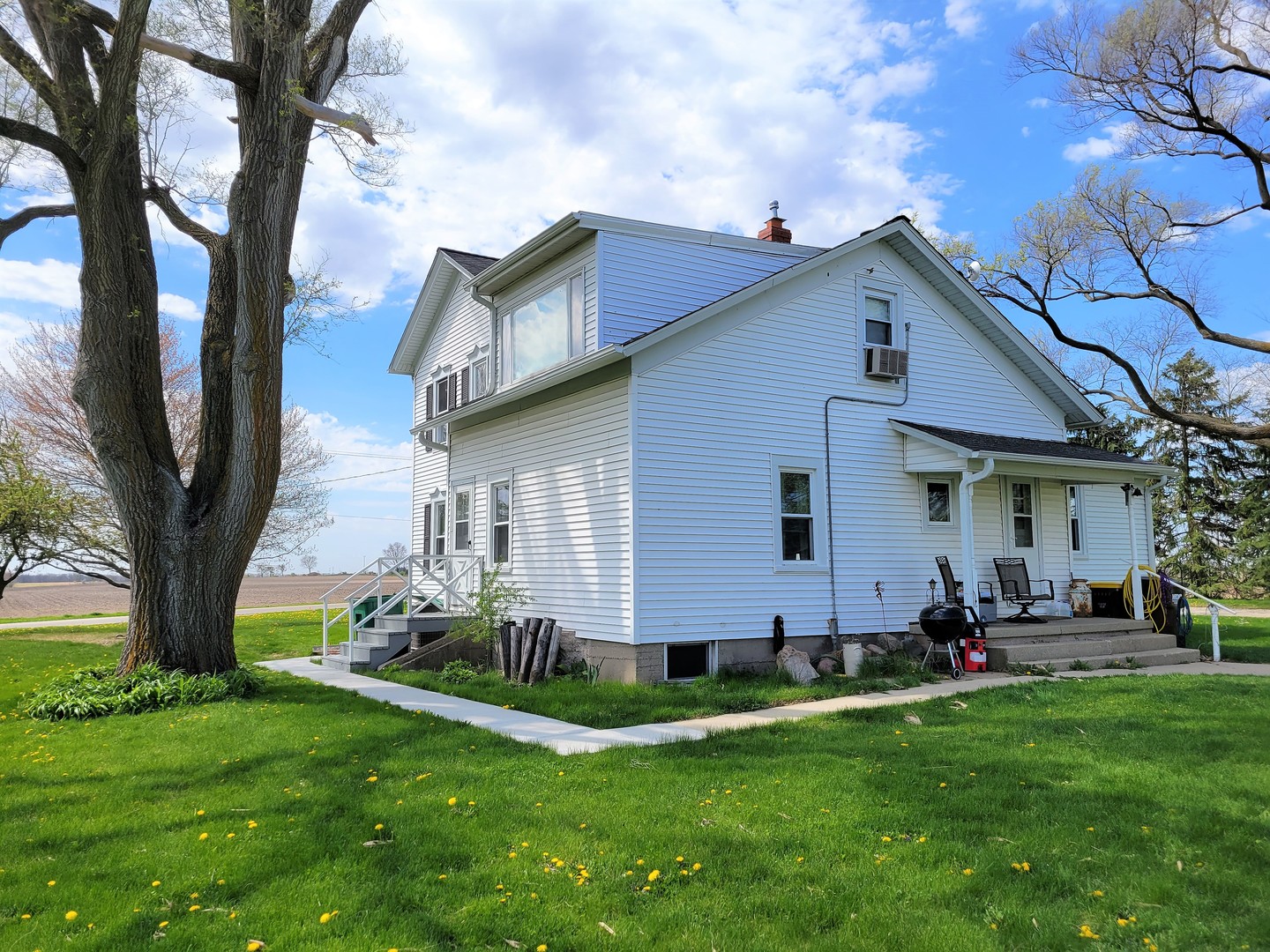 11718 Thayer Road Hebron, IL 60034 - Photo 2 of 9 a front view of house with yard and green space