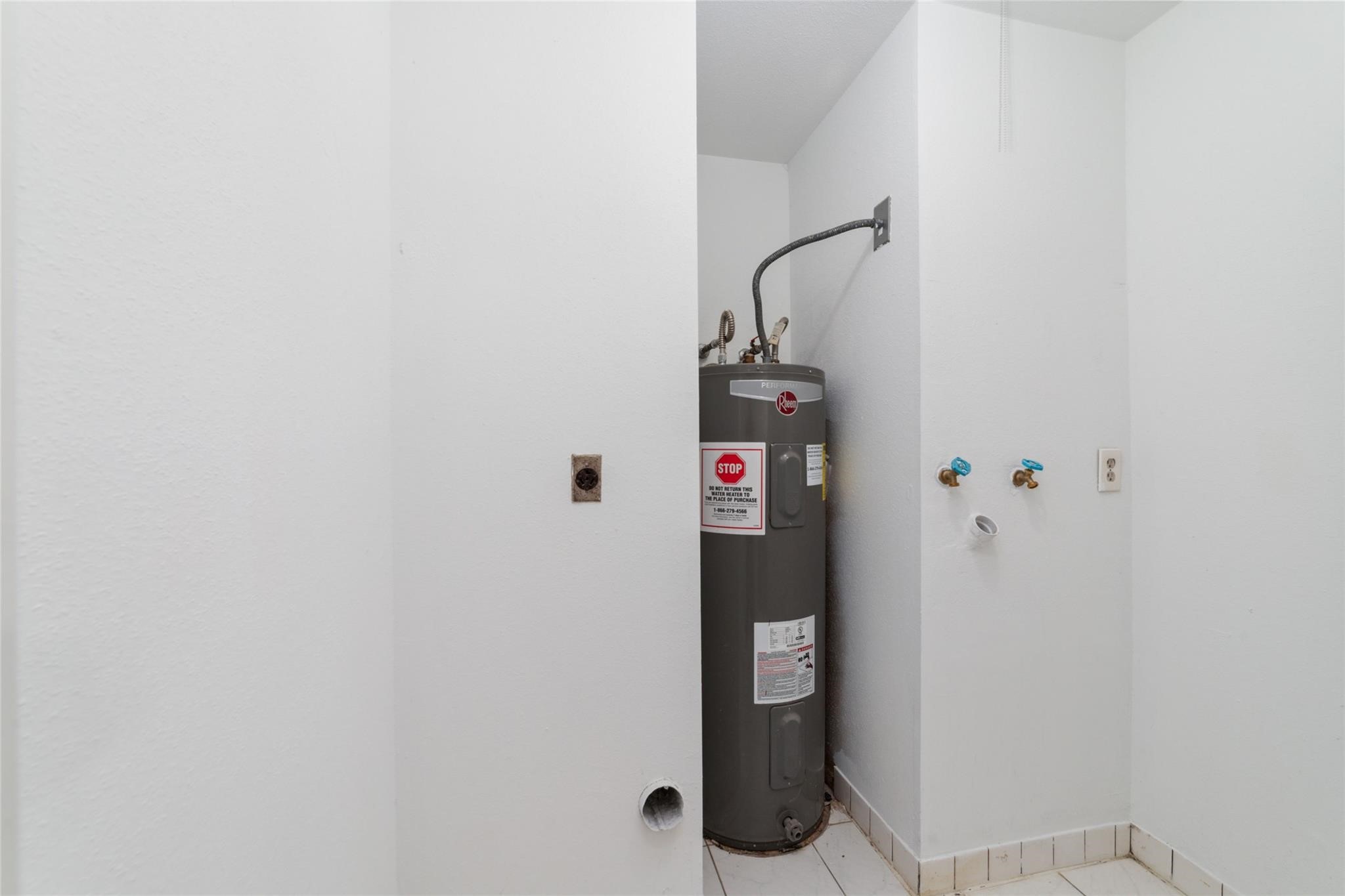 16123 Ridgegreen Drive Houston, TX 77082 - Photo 18 of 21 a close view of walk in closet