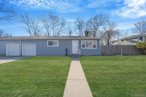 $3,050 | 472 South Ocean Avenue, Patchogue, NY 11772