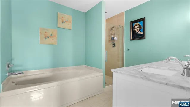 $4,250 | 605 Thornton Court, Unit T605, Edgewater, NJ 07020