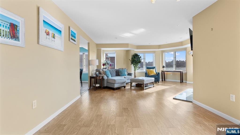 605 Thornton Court, Unit T605 Edgewater, NJ 07020 - Photo 6 of 34 a living room with furniture and a table