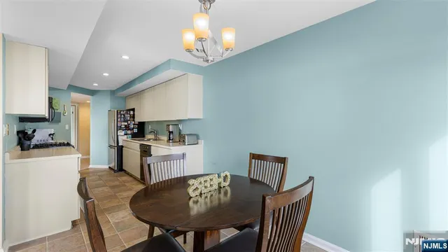 $4,250 | 605 Thornton Court, Unit T605, Edgewater, NJ 07020