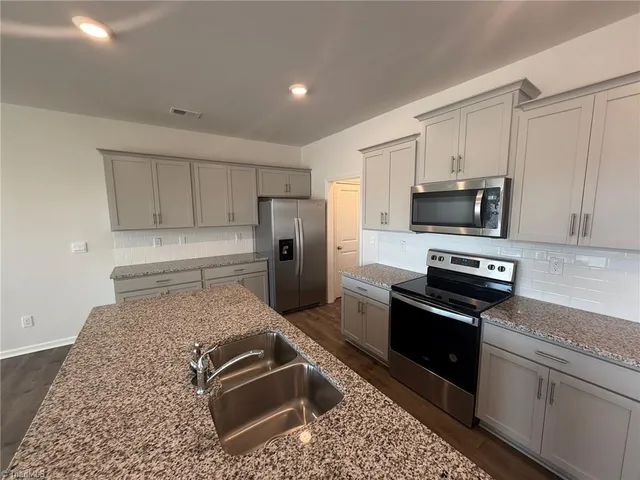 $1,725 | 1563 Amberview Lane, Kernersville, NC 27284