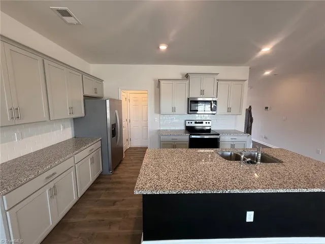 $1,725 | 1563 Amberview Lane, Kernersville, NC 27284